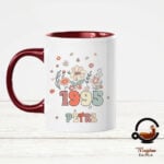 Personalizirana rođendanska šalica s cvjetnim motivom i imenom – savršen poklon za nju.