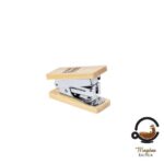 Personalizirana klamerica s pokrovom od bambusa i ugraviranim imenom – unikatni uredski poklon