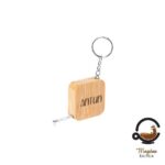 Personalizirani bambusov metar s metalnim privjeskom i gravurom imena – unikatni poklon