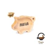 Kasica u obliku praseta s prozirnim prozorom za štednju