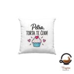 Jastuk „Torta te čeka“ – zabavan i originalan poklon za rođendan
